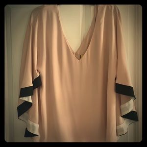 Bcbg fitted top with wide sleeve